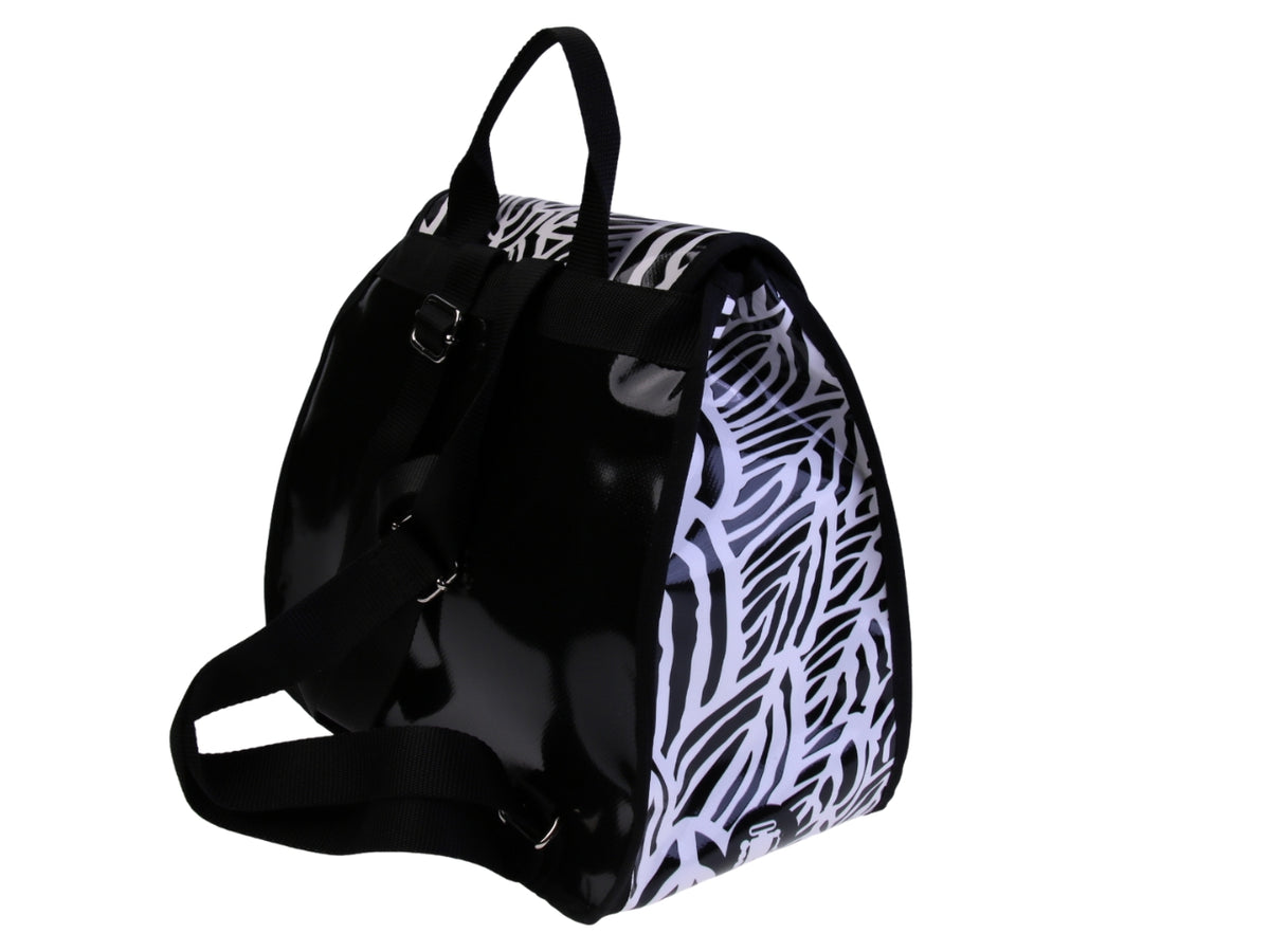 ZAINO BORSA DONNA BIANCO E NERO FANTASIA ANIMALIER. MODELLO PULP IN TELONE CAMION.