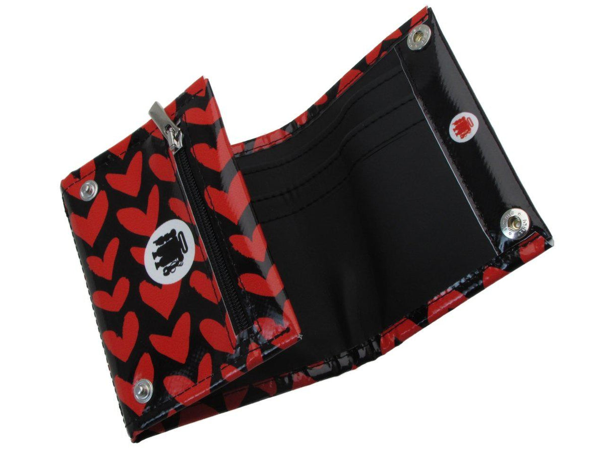 WOMAN WALLET RED AND BLACK COLOURS WITH HEARTS PRINT. MODEL TREK MADE OF LORRY TARPAULIN. - Paul Meccanico