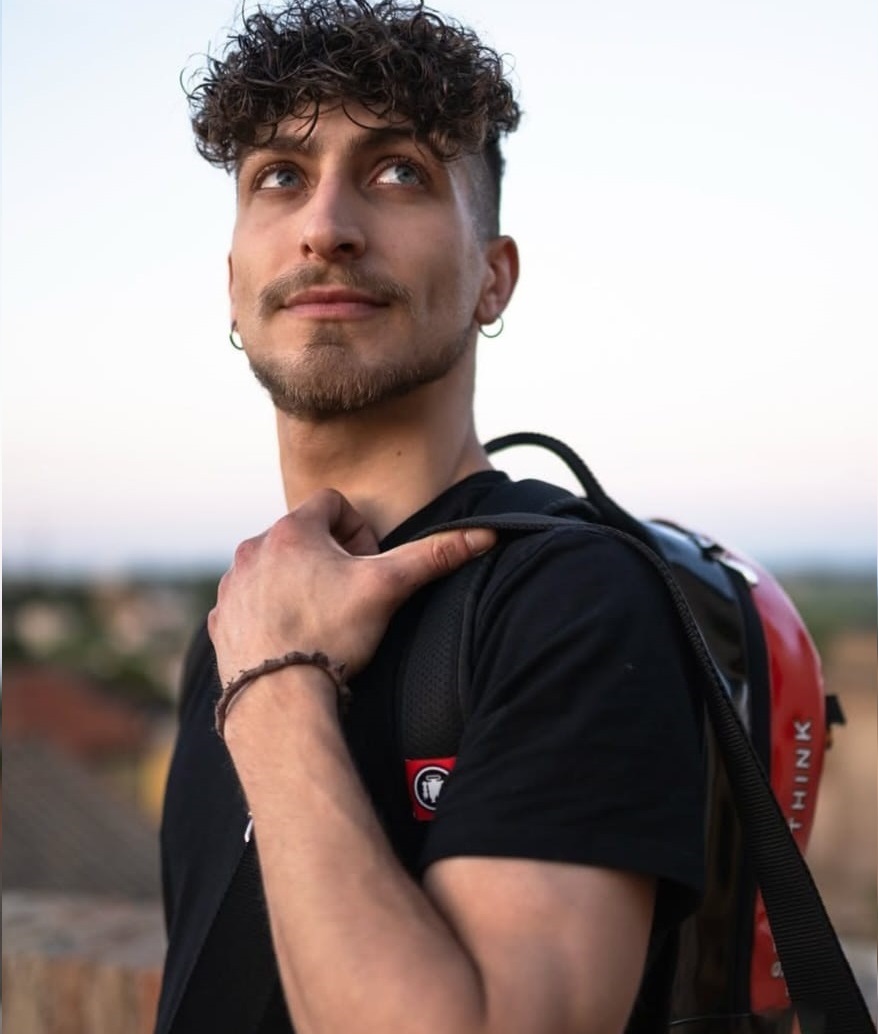 #Super è lo zaino ideale!

Antipioggia e antistrappo, garantisce resistenza eccellente. Pratico, spazioso e unisex, è perfetto per chi ama girare con originalità.

👉 Scopri di più: https://paulmeccanico.it/pm/limited-edition-it/zaino-super/
.
.
.
#PaulMeccanico #ZainoSuper #EsploraConStile #Borsa #Fashion #Style #UrbanExplorer #TravelInStyle #Bag #Handmade #MadeInItaly #Accessorize #UniqueStyle #OutdoorAdventure #TravelEssentials #UnisexFashion #VeganFashion #LimitedEdition #Trendy #Artisan #FashionDesign #Animalfreefashion #backpack #zaino