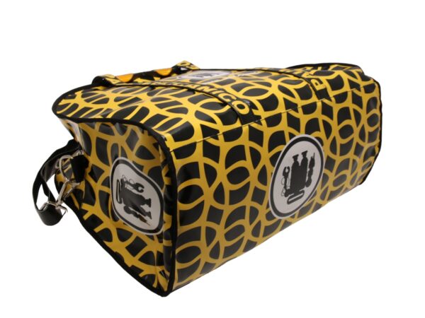 BORSA DA VIAGGIO O SPORTIVA DI GRANDI DIMENSIONI NERA E GIALLA. MODELLO RAID REALIZZATO CON TELONE DA CAMION - immagine 5