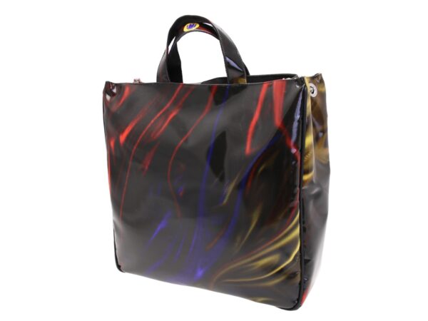 MAXI TOTE BAG CON FANTASIA TIE DYE. MODELLO AIRSTONE IN TELONE CAMION - immagine 3
