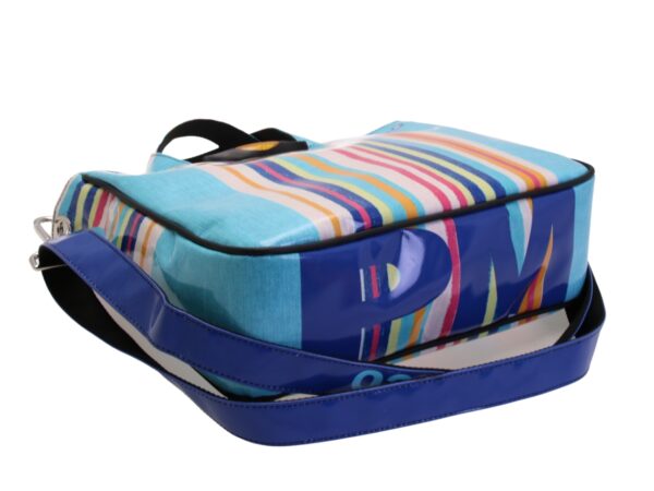 BORSA DONNA CELESTE CON FANTASIA RIGATA. MODELLO GLAM REALIZZATO IN TELONE DA CAMION. - immagine 5