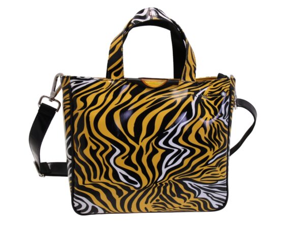 BORSA DONNA CON FANTASIA ANIMALIER. MODELLO GLAM REALIZZATO IN TELONE CAMION  (Copia)