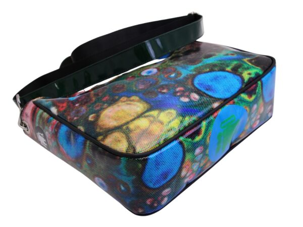 TOTE BAG CON FANTASIA TIE DYE. MODELLO GLAM REALIZZATO IN TELONE CAMION. - immagine 5