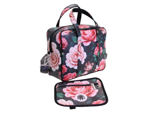 BORSA DA DONNA RETTANGOLARE NERA CON FANTASIA FLOREALE. MODELLO PINCA IN PELLE SINTETICA MARTELLATA. - immagine 4