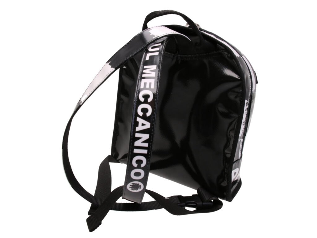 ...ZAINO IN BIANCO E NERO CON FANTASIA A SCACCHI. MODELLO SUPERINO REALIZZATO CON TELONI DI CAMION.