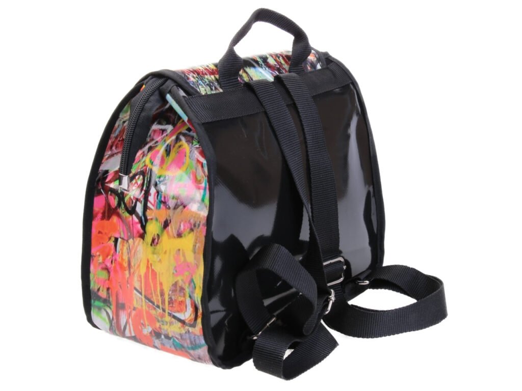 BORSA DA DONNA CON FANTASIA MURALE. MODELLO IN POLPA DI CELLULOSA REALIZZATO CON TELONI DI CAMION.