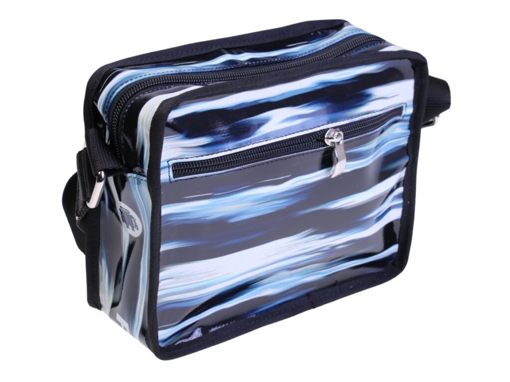 ...BORSA A TRACOLLA GENDERLESS CON FANTASIA TIE DYE. MODELLO FRIK REALIZZATO CON TELONI DI CAMION.