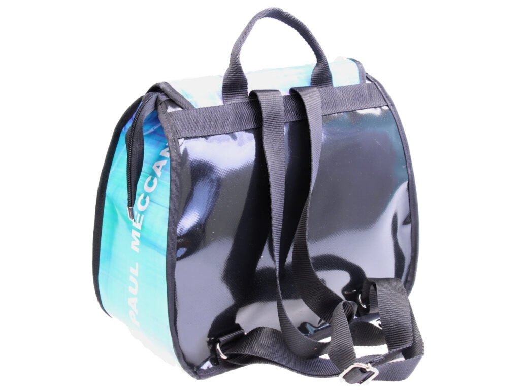 "SCHIENA" DA DONNA DI COLORE BLU CHIARO. MODELLO IN POLPA DI CELLULOSA REALIZZATO CON TELONI DI CAMION.