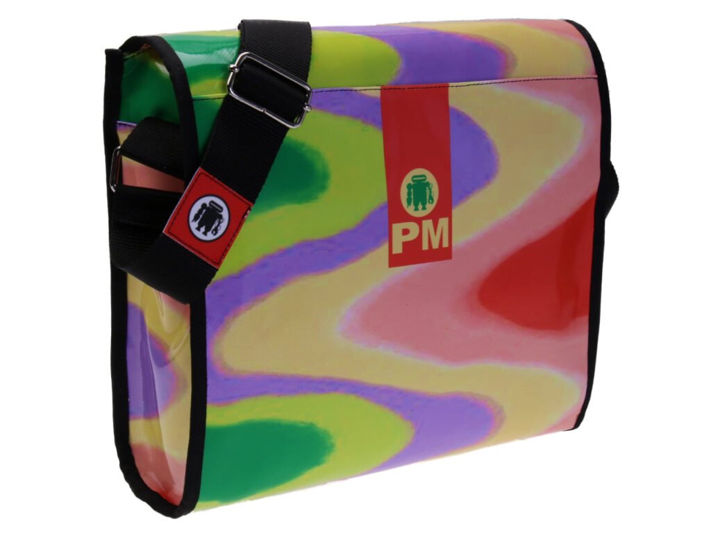 BORSA CROSSBODY FANTASIA TIE DYE. MODELLO DI ROTTURA REALIZZATO CON TELONI DI CAMION.