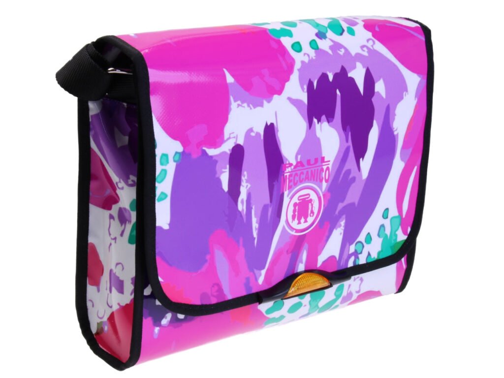 BORSA CROSSBODY FANTASIA ASTRATTA. MODELLO DI ROTTURA REALIZZATO CON TELONI DI CAMION.