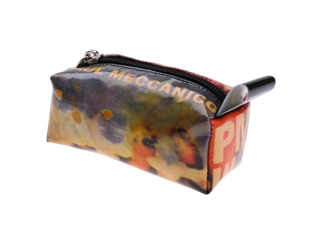 ...PORTACHIAVI A FORMA DI ASTUCCIO CON FANTASIA TIE DYE.