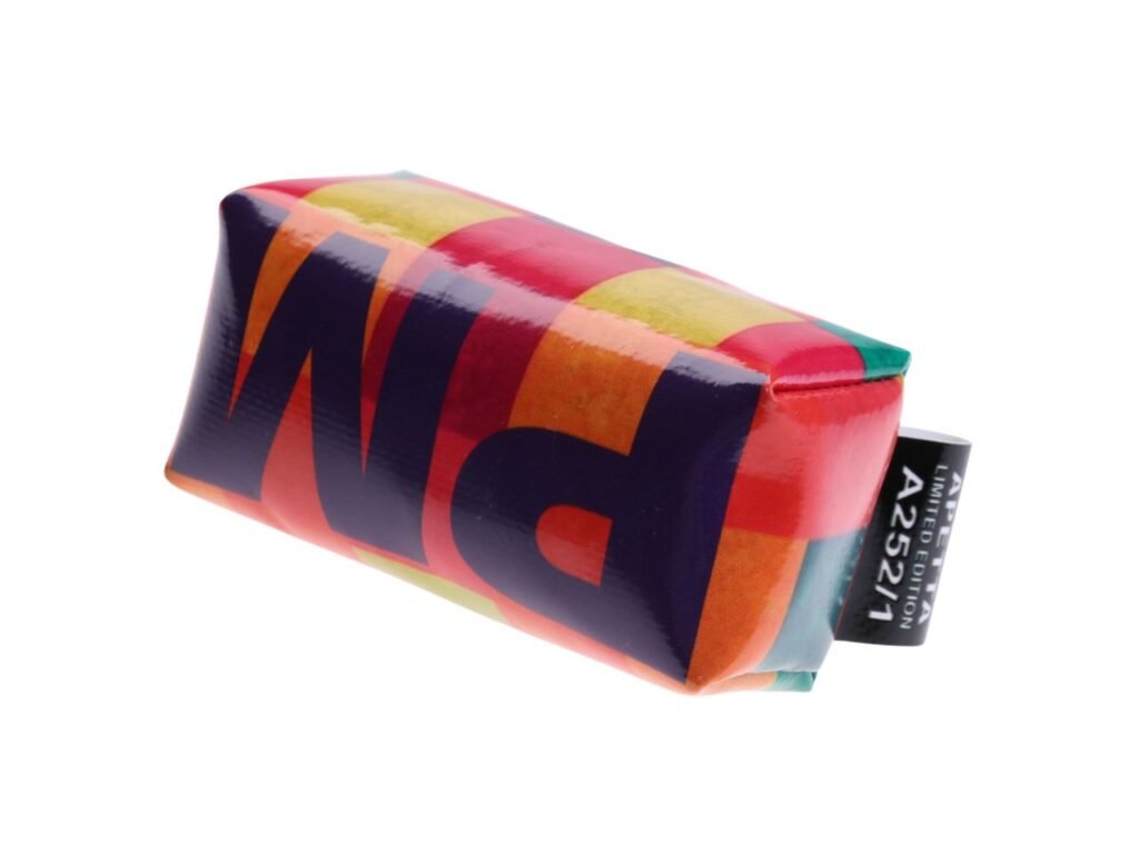 ...PENCIL CASE DESIGN KEYCHAIN MULTICOLOR WITH CHESS FANTASY.