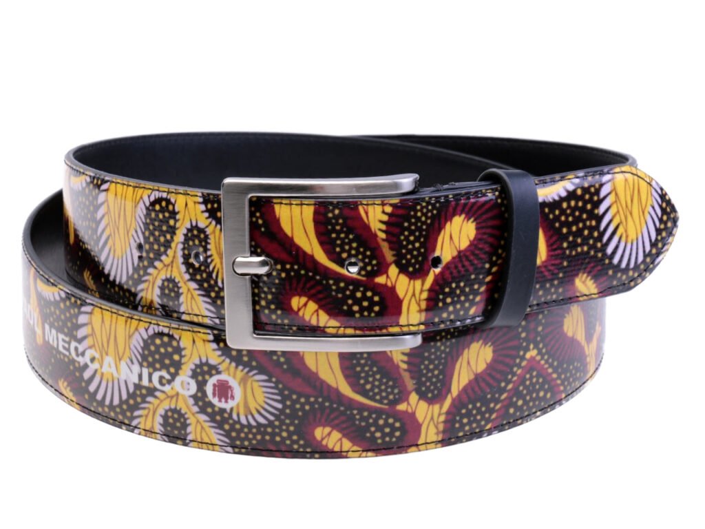 FANTASIA AFRO CON CINTURA DA UOMO REALIZZATA CON TELONI DI CAMION.