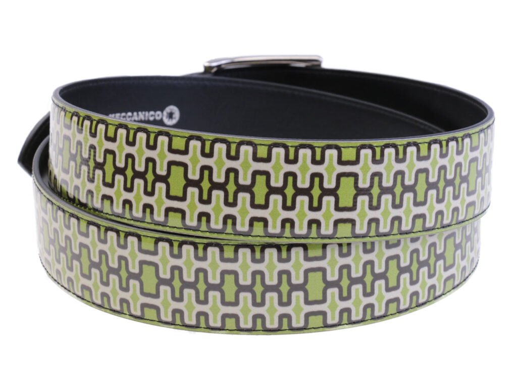 FANTASIA AFRO DA UOMO CON CINTURA VERDE REALIZZATA CON TELONI DI CAMION.