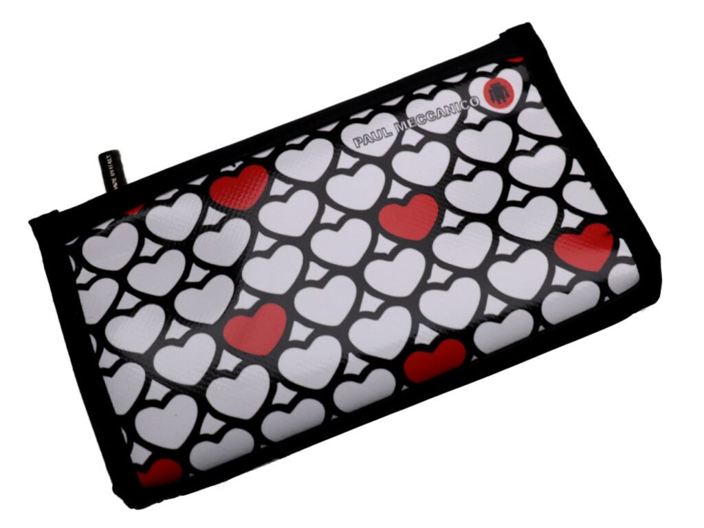 PORTAFOGLIO GRANDE DA DONNA NERO, BIANCO E ROSSO "CUORI". FOSSA MODELLO REALIZZATA CON IL TELONE DI UN CAMION. - Edizione limitata Paul Meccanico