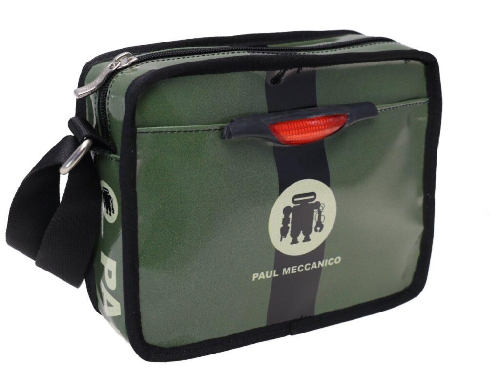 BORSA A TRACOLLA DI COLORE VERDE SCURO. MODELLO FRIK REALIZZATO CON TELONI DI CAMION. - Edizione limitata Paul Meccanico