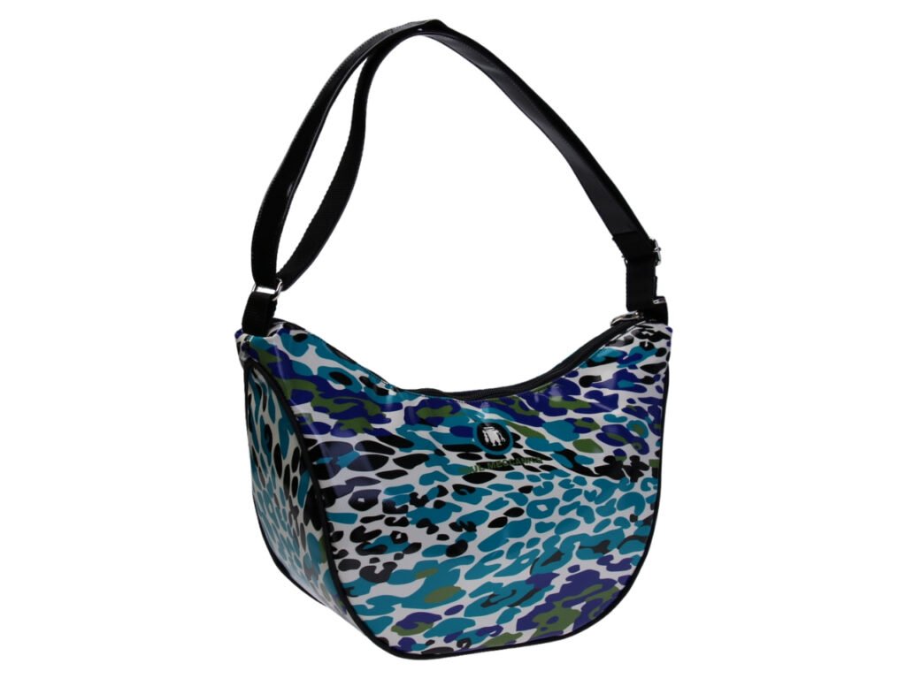 ...BORSA A MEZZALUNA DI COLORE AZZURRO CON FANTASIA ANIMALIER. MODELLO DIVISO IN TELONI DI CAMION.