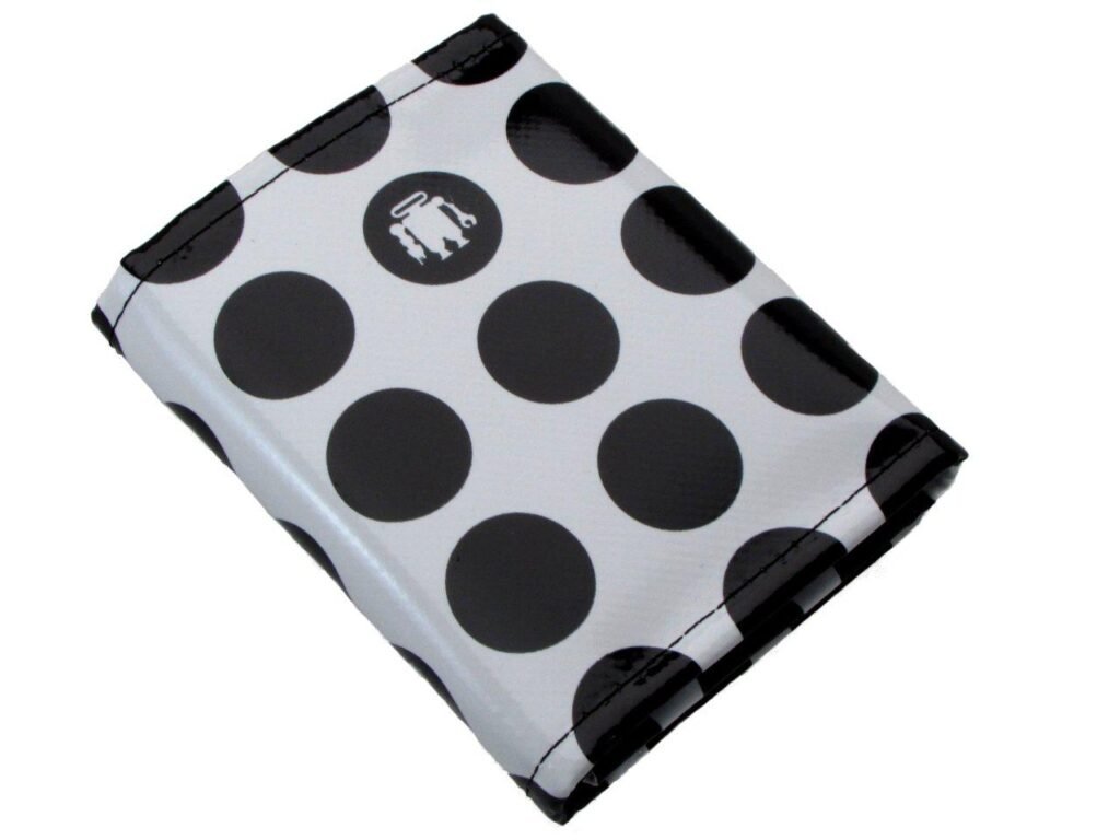 PORTAFOGLIO DONNA COLORI BIANCO E NERO FANTASIA POIS. MODELLO TREK REALIZZATO CON TELONI DI CAMION. - Paul Meccanico