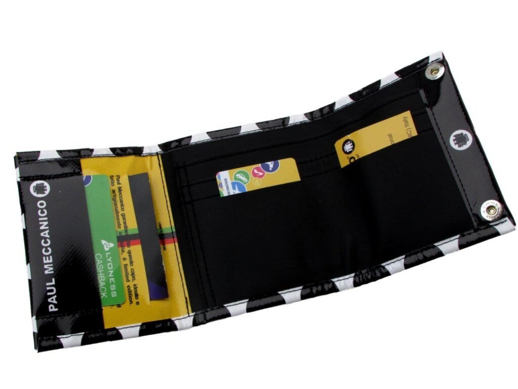 PORTAFOGLIO DONNA COLORI BIANCO E NERO FANTASIA POIS. MODELLO TREK REALIZZATO CON TELONI DI CAMION. - Paul Meccanico