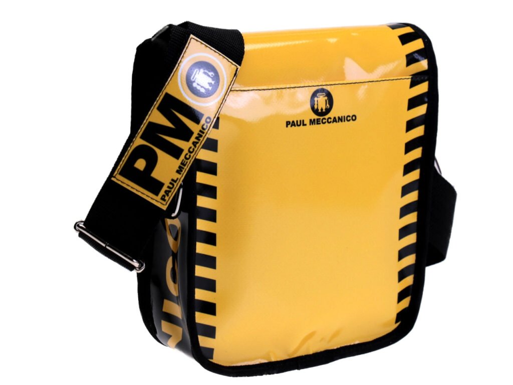 BORSA CROSSBODY GIALLA. MODELLO MIPOK REALIZZATO IN TELONE DA CAMION.