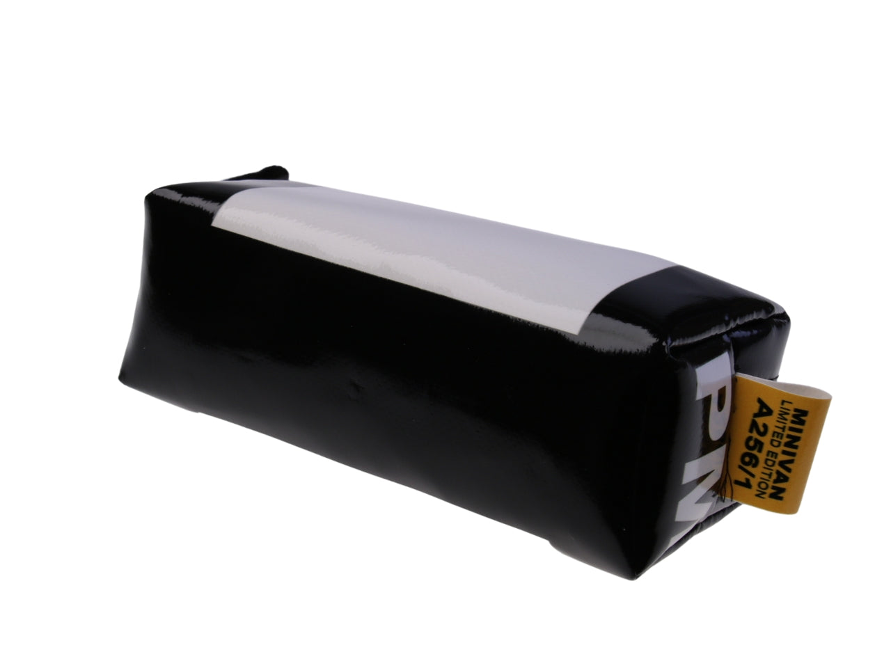 ...ASTUCCIO PER MATITE IN BIANCO E NERO.