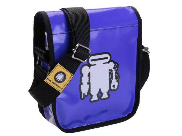 VIOLET CROSSBODY BAG WITH SHADED EFFECT. MODEL MIPOK MADE OF LORRY TARPAULIN.