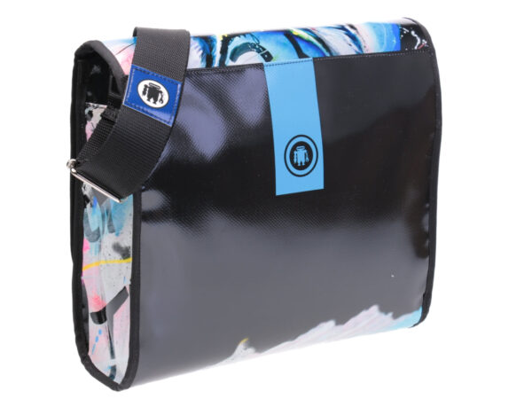 CROSSBODY BAG "COOL CAT" DESIGNED BY BIANCA LEVER. MODEL BREAK MADE OF LORRY TARPAULIN.