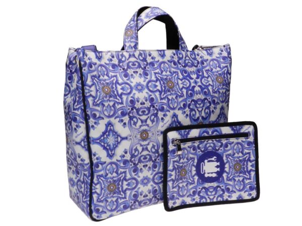MAXI TOTE BAG WHITE AND LIGHT BLUE COLOURS MAJOLICA FANTASY. AIRSTONE MODEL MADE OF SOFT SYNTHETIC LEATHER. - Unique Pieces Paul Meccanico