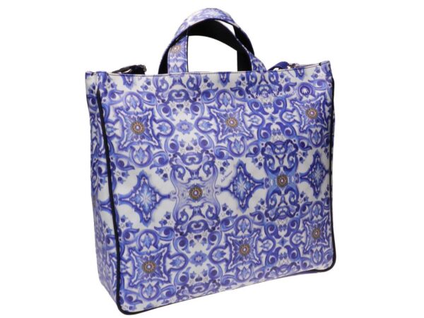 MAXI TOTE BAG WHITE AND LIGHT BLUE COLOURS MAJOLICA FANTASY. AIRSTONE MODEL MADE OF SOFT SYNTHETIC LEATHER. - Unique Pieces Paul Meccanico